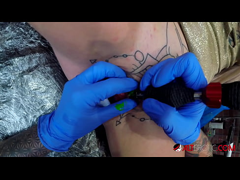 ❤️ Fìor tattooed hottie Sully Savage fhuair tattoo air a clitoris Porno fb  aig gd.porn-93.ru ﹏